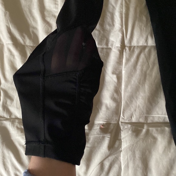 LuluLemon cropped leggings. Size 6. - Picture 2 of 4